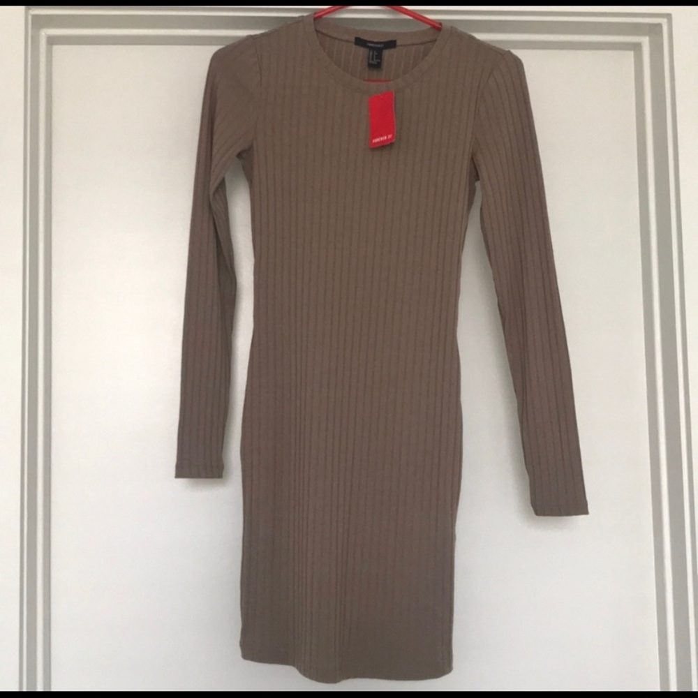 Ribbed bodycon with peekaboo cutout in back